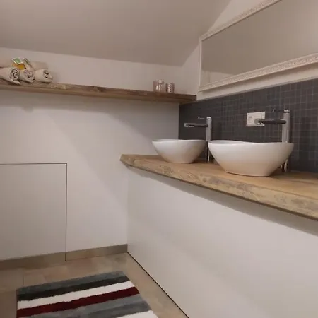 Herrenschmiede * אוברוולאך